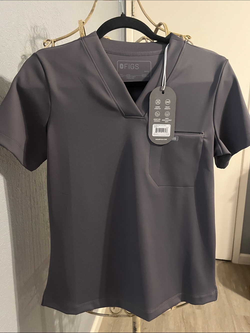 Figs Women's V-Neck Scrub Top in Charcoal Gray